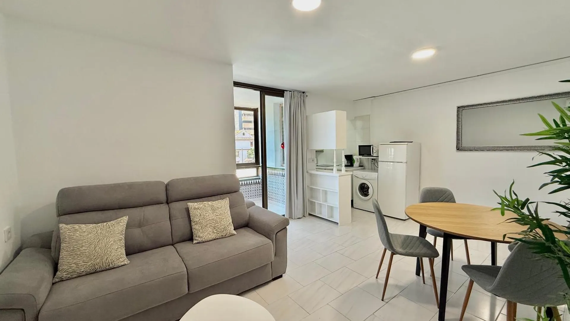 Lafrenchtouch - Acogedor Apartamento En El Puerto Fuengirola 0*,  Spanje